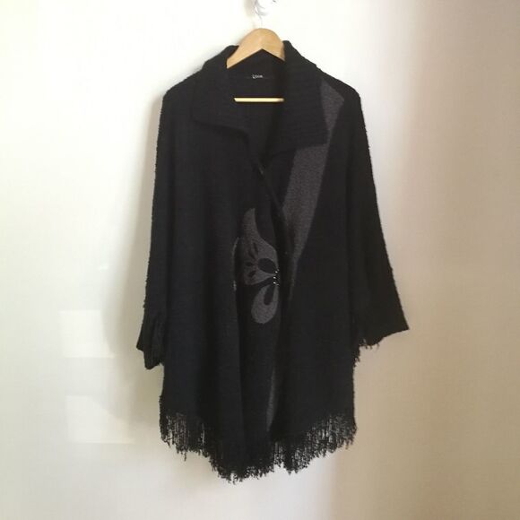 VINTAGE LACE Black & Embroidered Fringed Wool Oversized Cape Top One Size - Picture 2 of 9